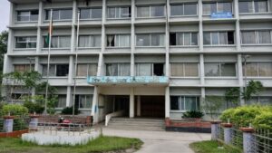 বালিয়াকান্দি উপজেলা পরিষদ চত্বরে প্রকাশ্যে মূত্র বিসর্জন ভ্রাম্যমাণ আদালতে ১০০ টাকা জরিমানা