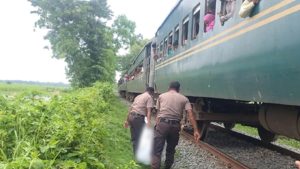 রাজবাড়ীর হাউলি জয়পুরে ট্রেনে কাটা পড়ে অজ্ঞাত যুবকের মৃত্যু